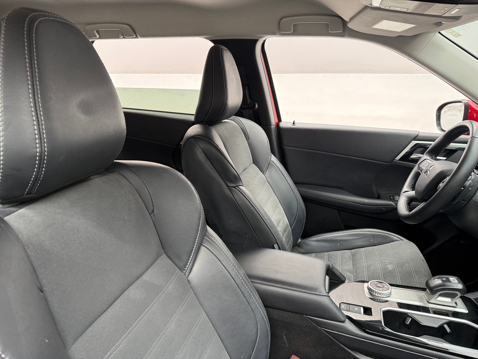 Thumbnail: 2025 Mitsubishi Outlander - 2