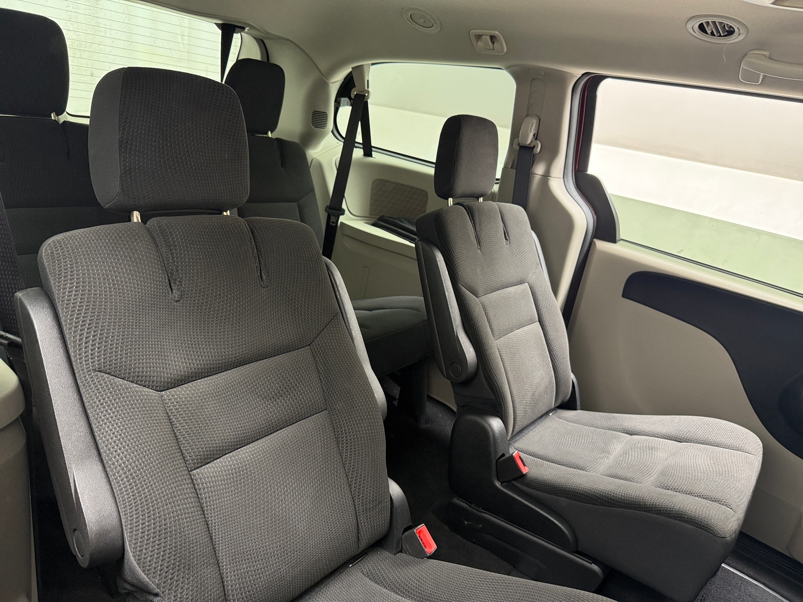Thumbnail: 2017 Dodge Grand Caravan - 6