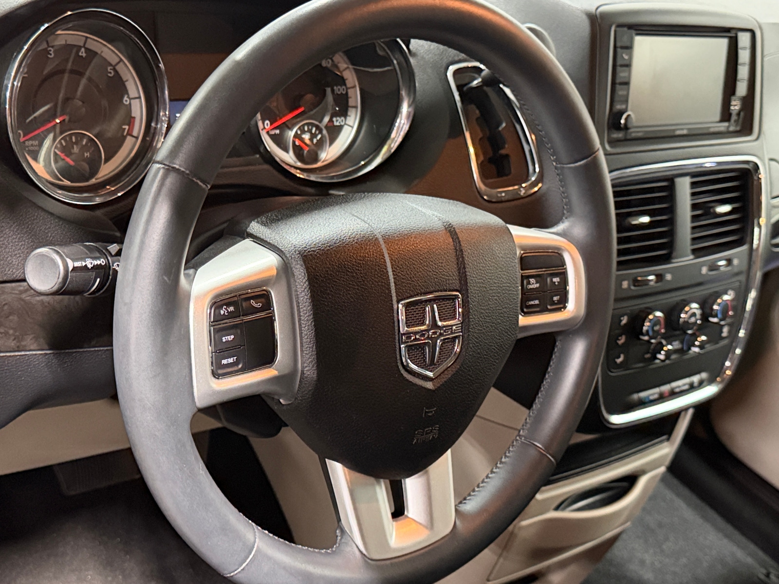 Thumbnail: 2017 Dodge Grand Caravan - 5
