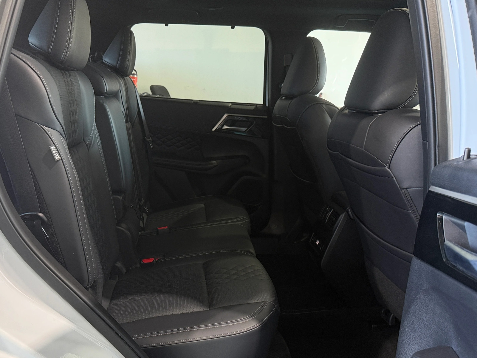 Thumbnail: 2025 Mitsubishi Outlander - 5