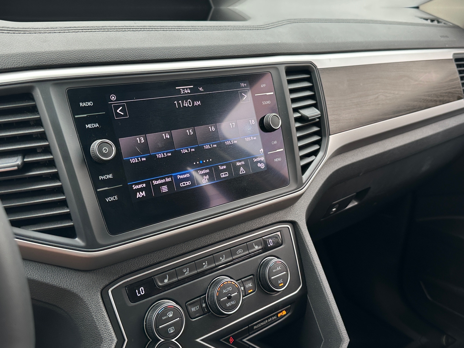 Thumbnail: 2021 Volkswagen Atlas - 3