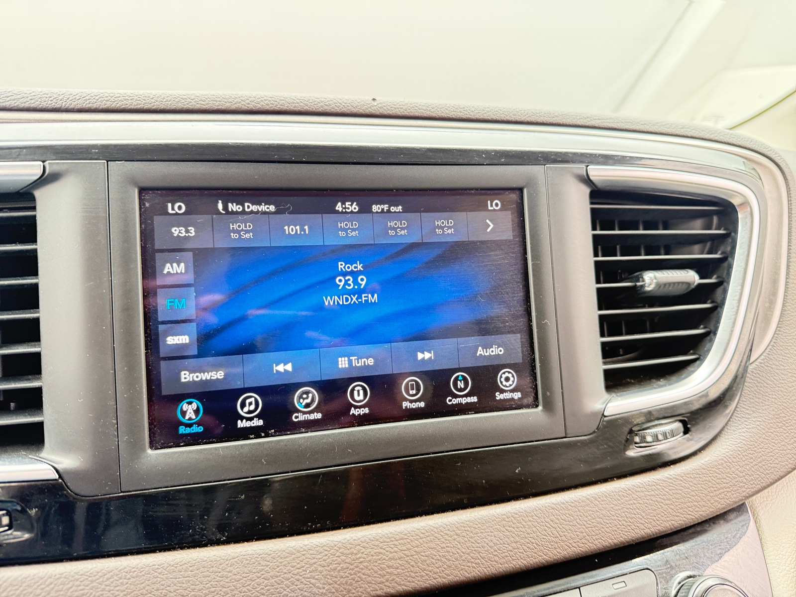 Thumbnail: 2018 Chrysler Pacifica - 4