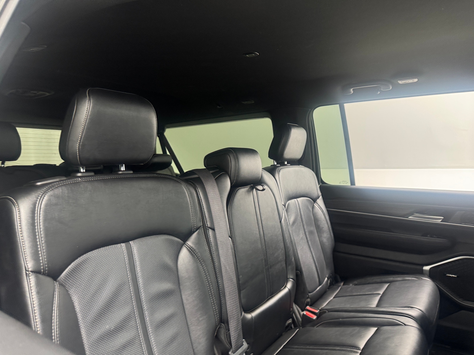 Thumbnail: 2024 Jeep Wagoneer - 5
