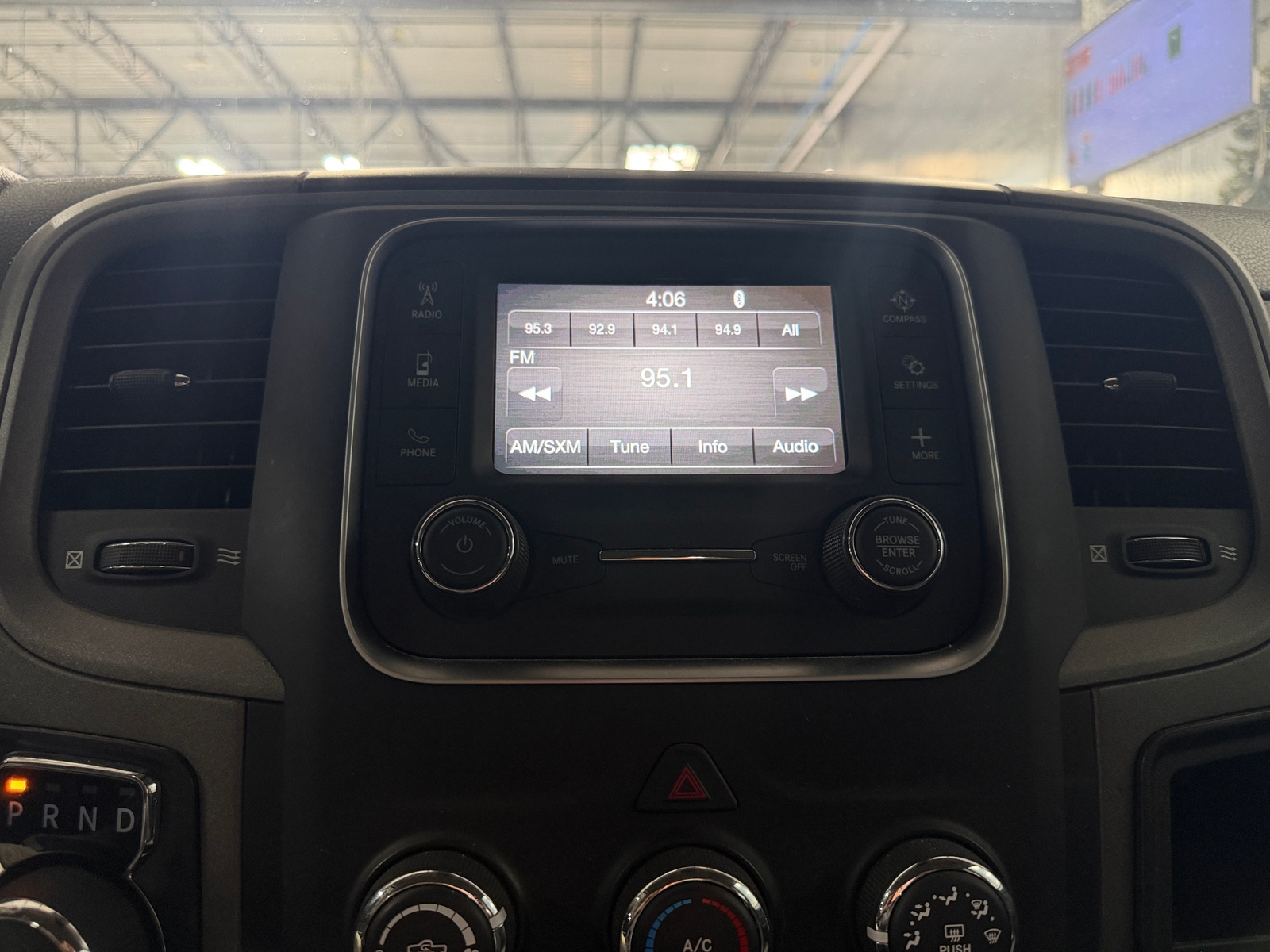 Thumbnail: 2022 RAM 1500 Classic - 4