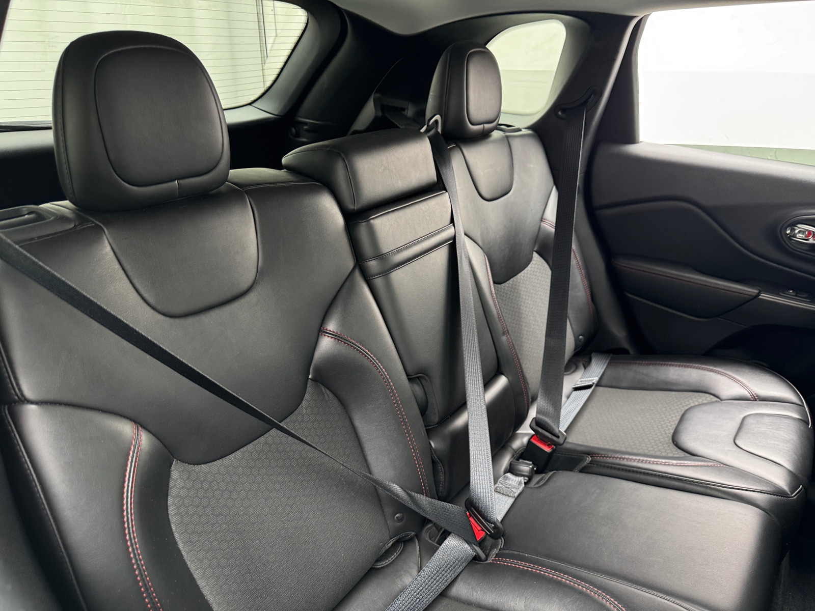 Thumbnail: 2019 Jeep Cherokee - 6