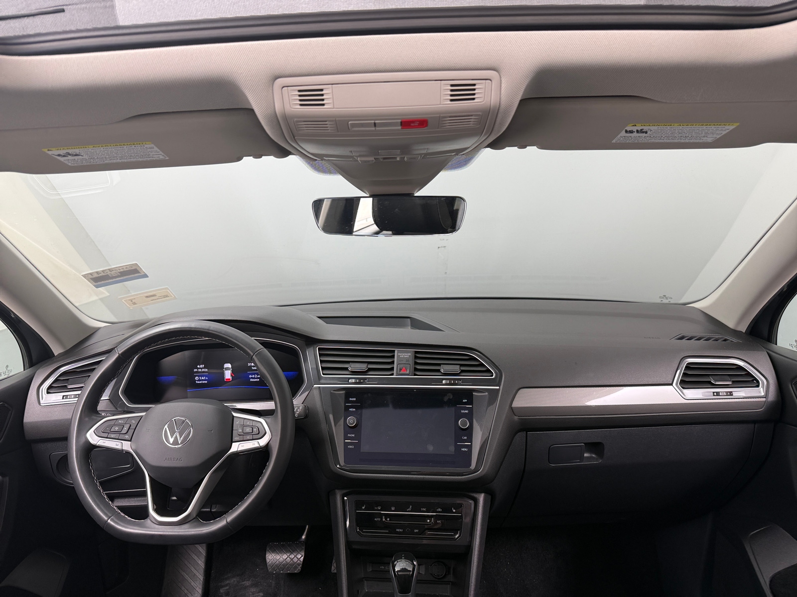 Thumbnail: 2023 Volkswagen Tiguan - 3