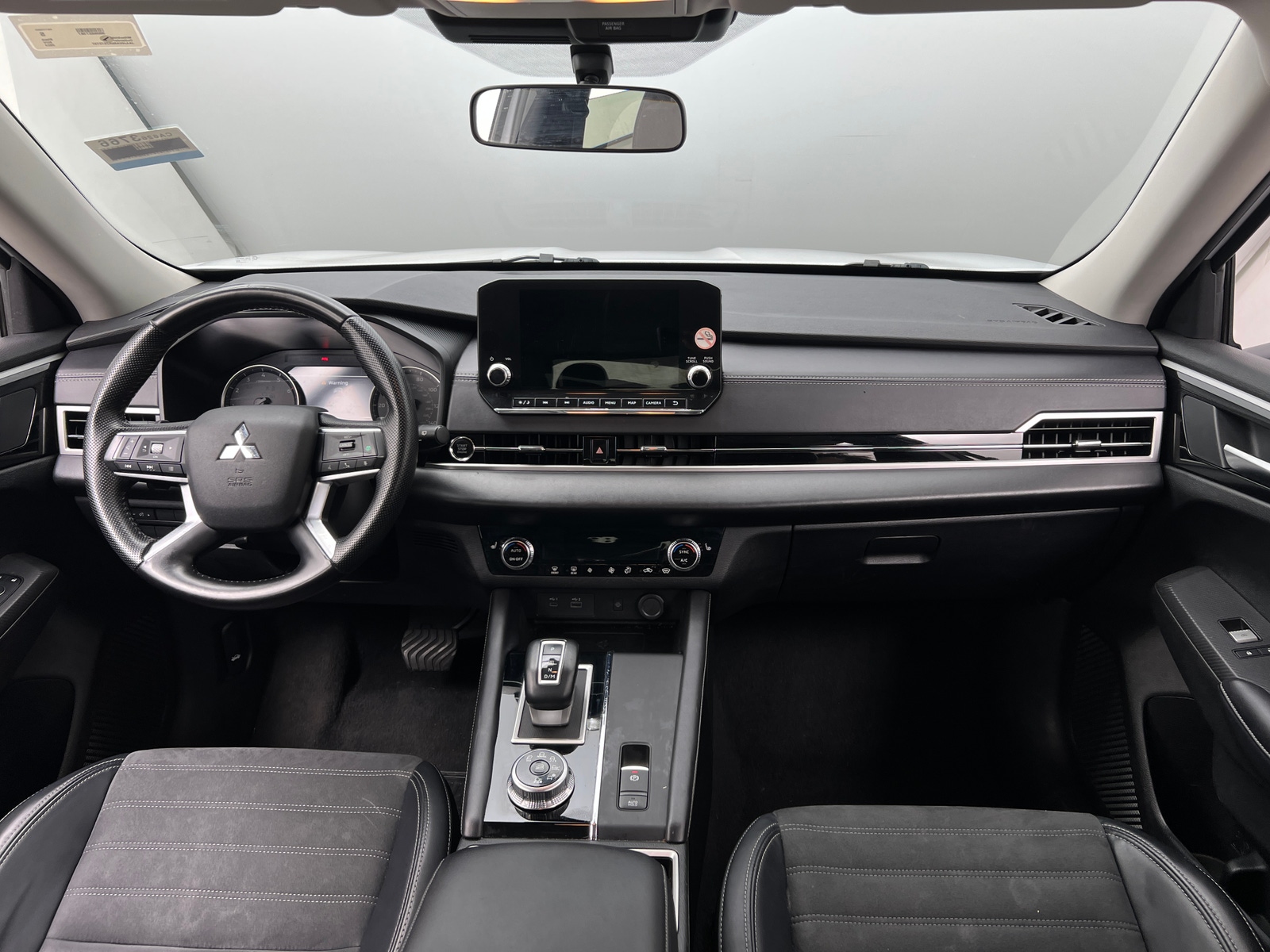 Thumbnail: 2024 Mitsubishi Outlander - 3