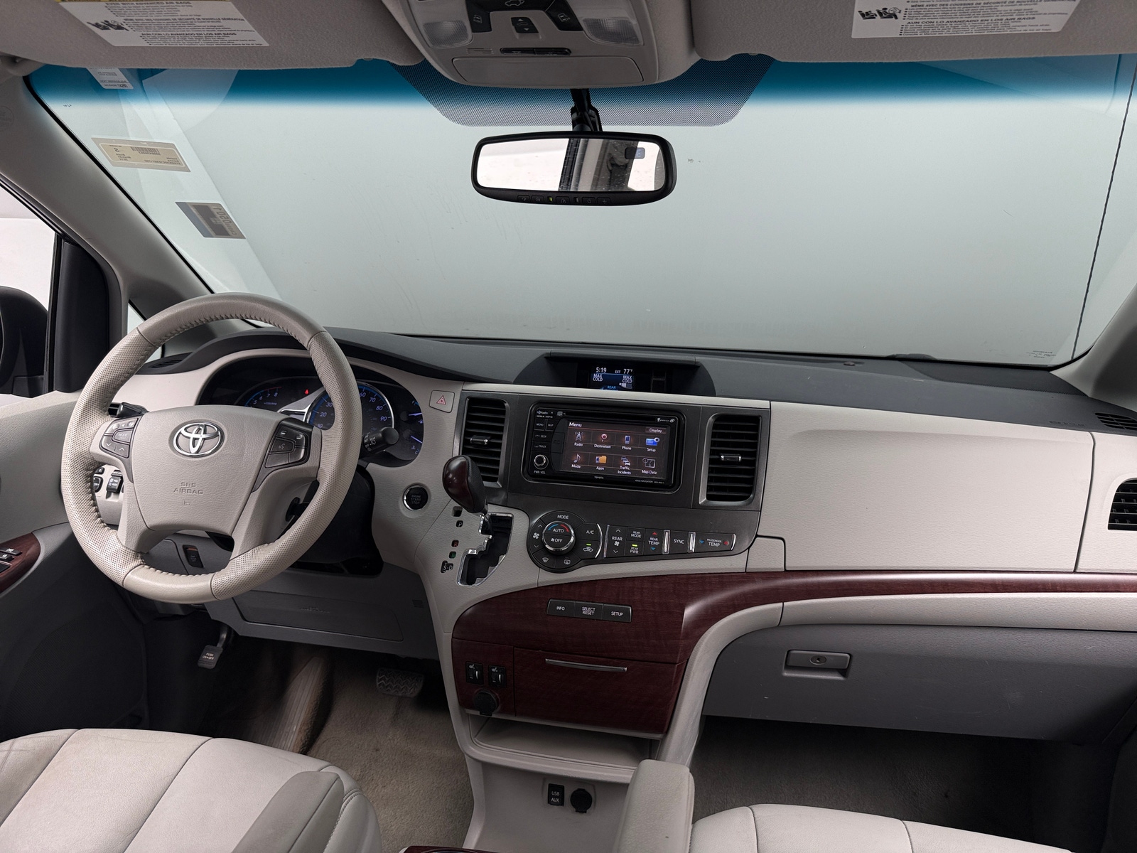 Thumbnail: 2014 Toyota Sienna - 3