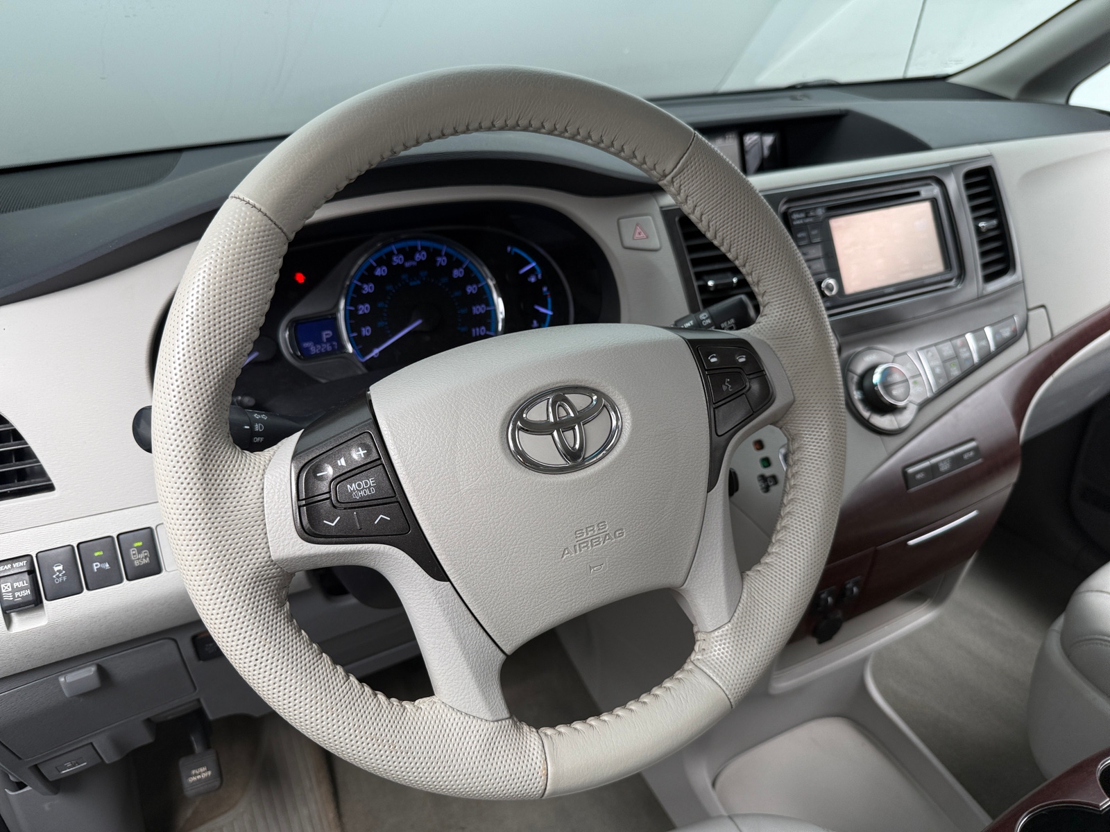 Thumbnail: 2014 Toyota Sienna - 5