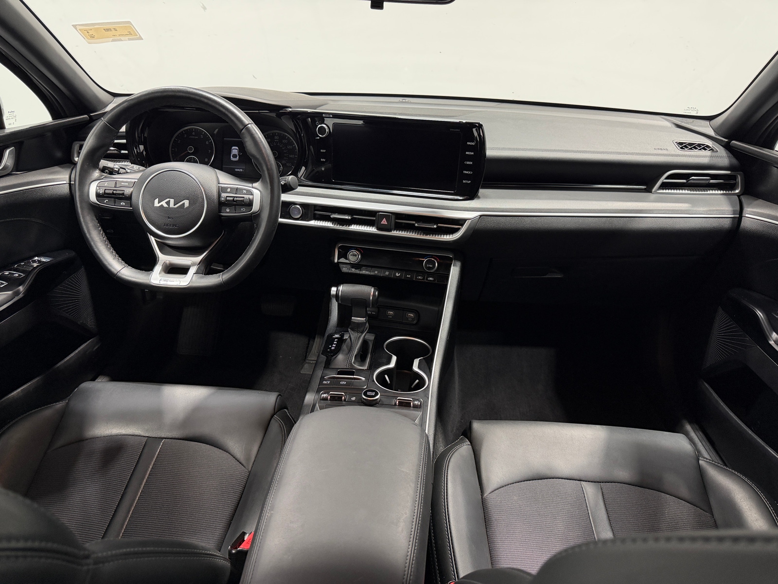Thumbnail: 2023 Kia K5 - 2