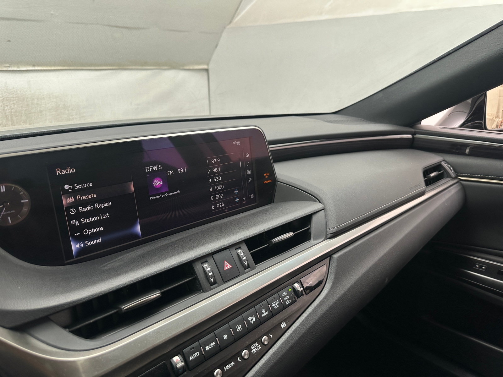 Thumbnail: 2021 Lexus ES - 3