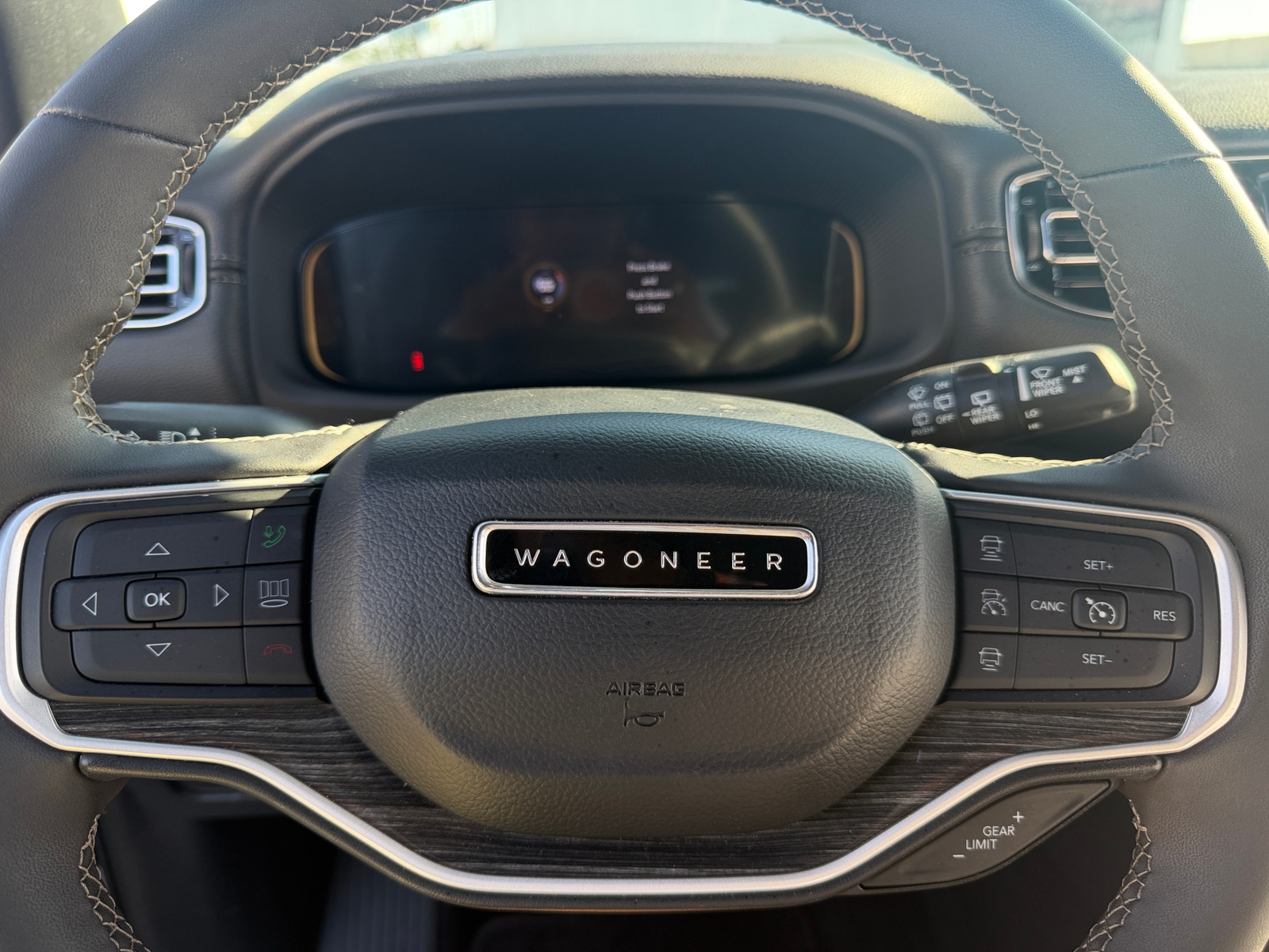 Thumbnail: 2022 Jeep Wagoneer - 4