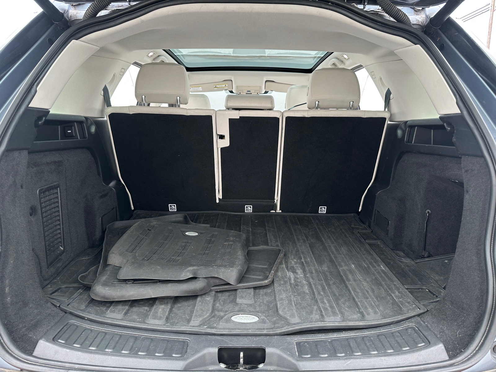 Thumbnail: 2020 Land Rover Discovery Sport - 7