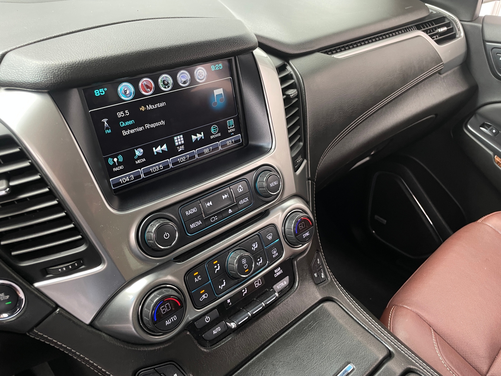 Thumbnail: 2019 Chevrolet Tahoe - 3