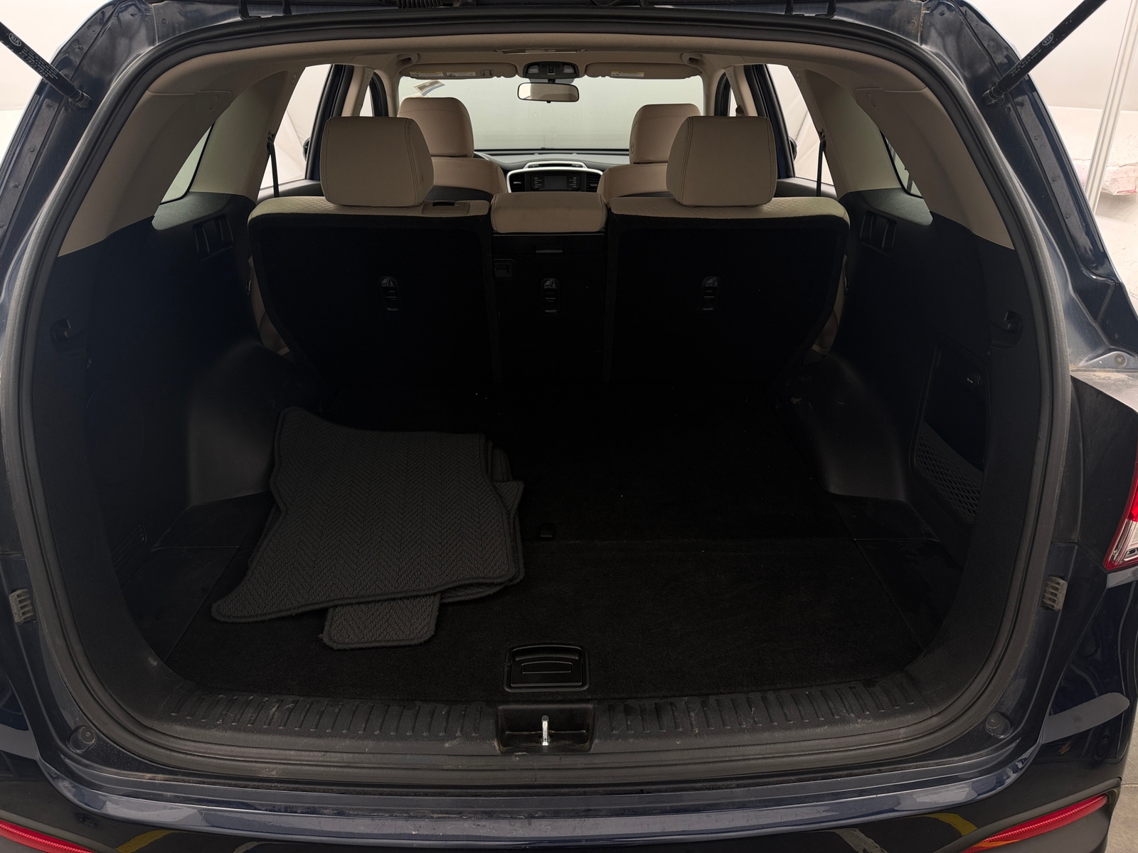 Thumbnail: 2017 Kia Sorento - 7
