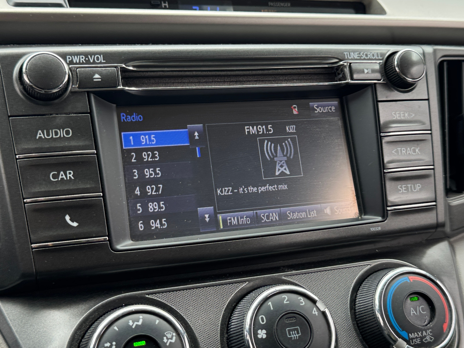 Thumbnail: 2014 Toyota RAV4 - 4