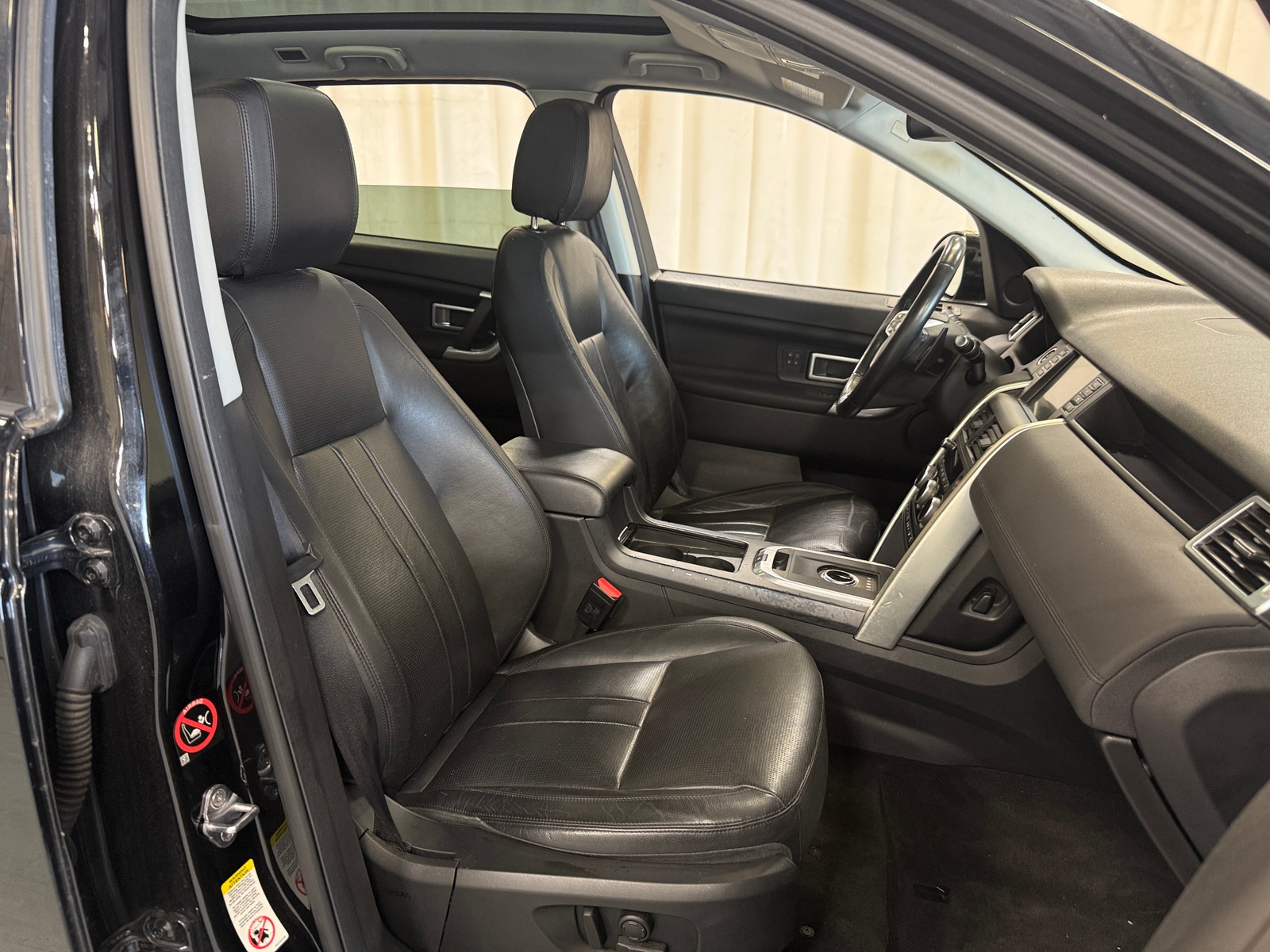 Thumbnail: 2018 Land Rover Discovery Sport - 2