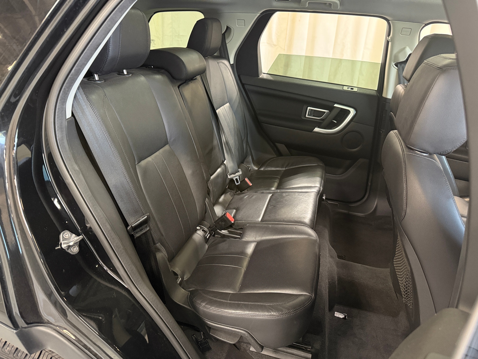 Thumbnail: 2018 Land Rover Discovery Sport - 6