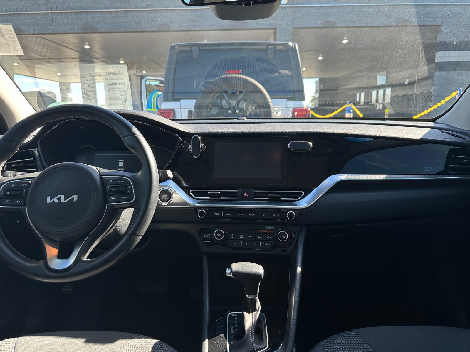 Thumbnail: 2022 Kia Niro - 3