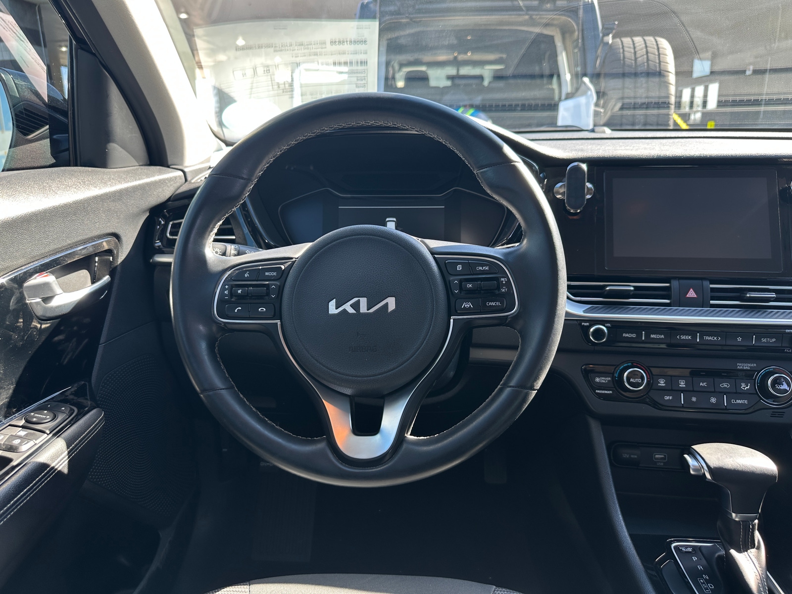 Thumbnail: 2022 Kia Niro - 5