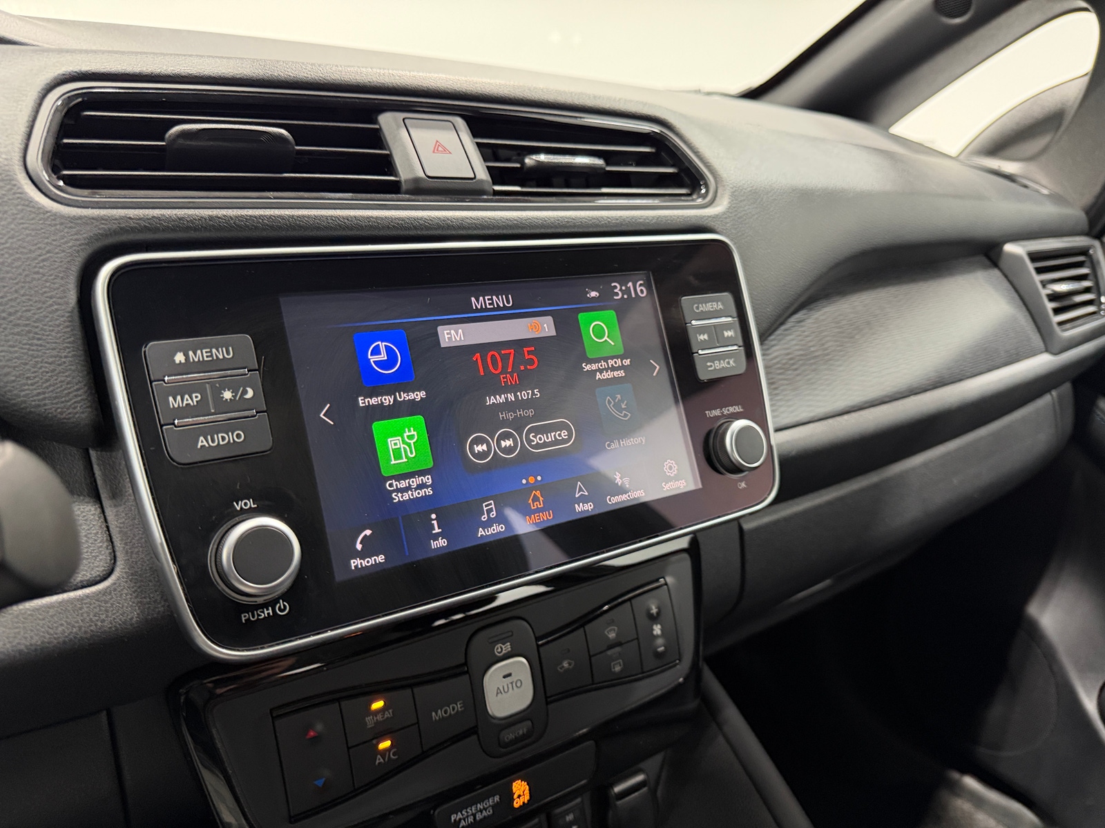 Thumbnail: 2020 Nissan Leaf - 4