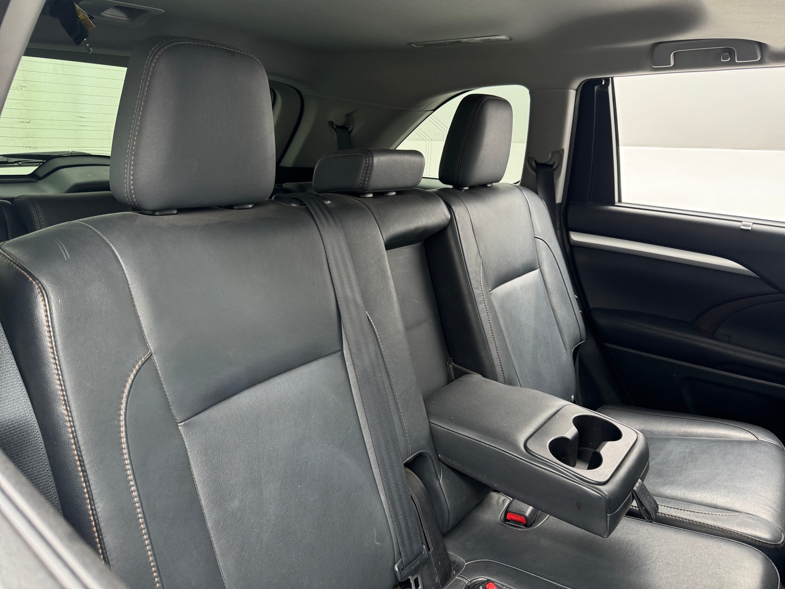 Thumbnail: 2016 Toyota Highlander - 5