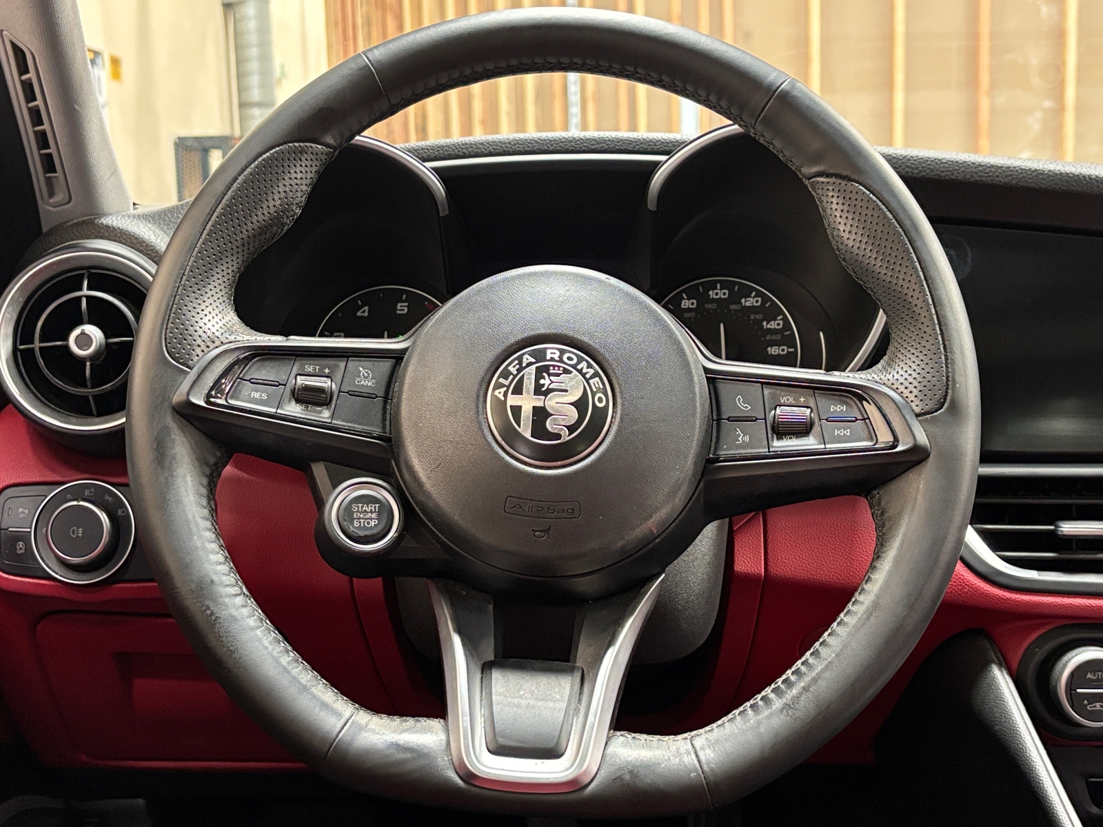 Thumbnail: 2020 Alfa Romeo Giulia - 4
