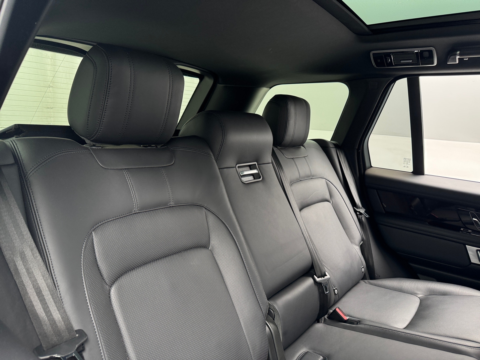 Thumbnail: 2022 Land Rover Range Rover - 5