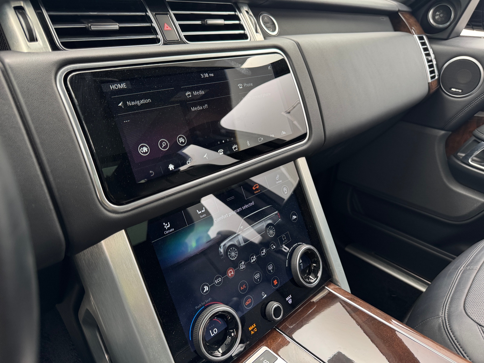 Thumbnail: 2022 Land Rover Range Rover - 3