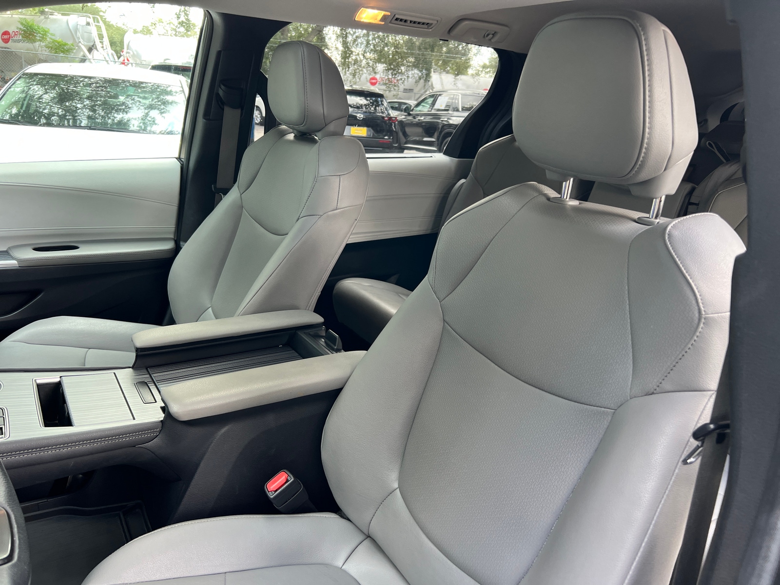 Thumbnail: 2025 Toyota Sienna - 2
