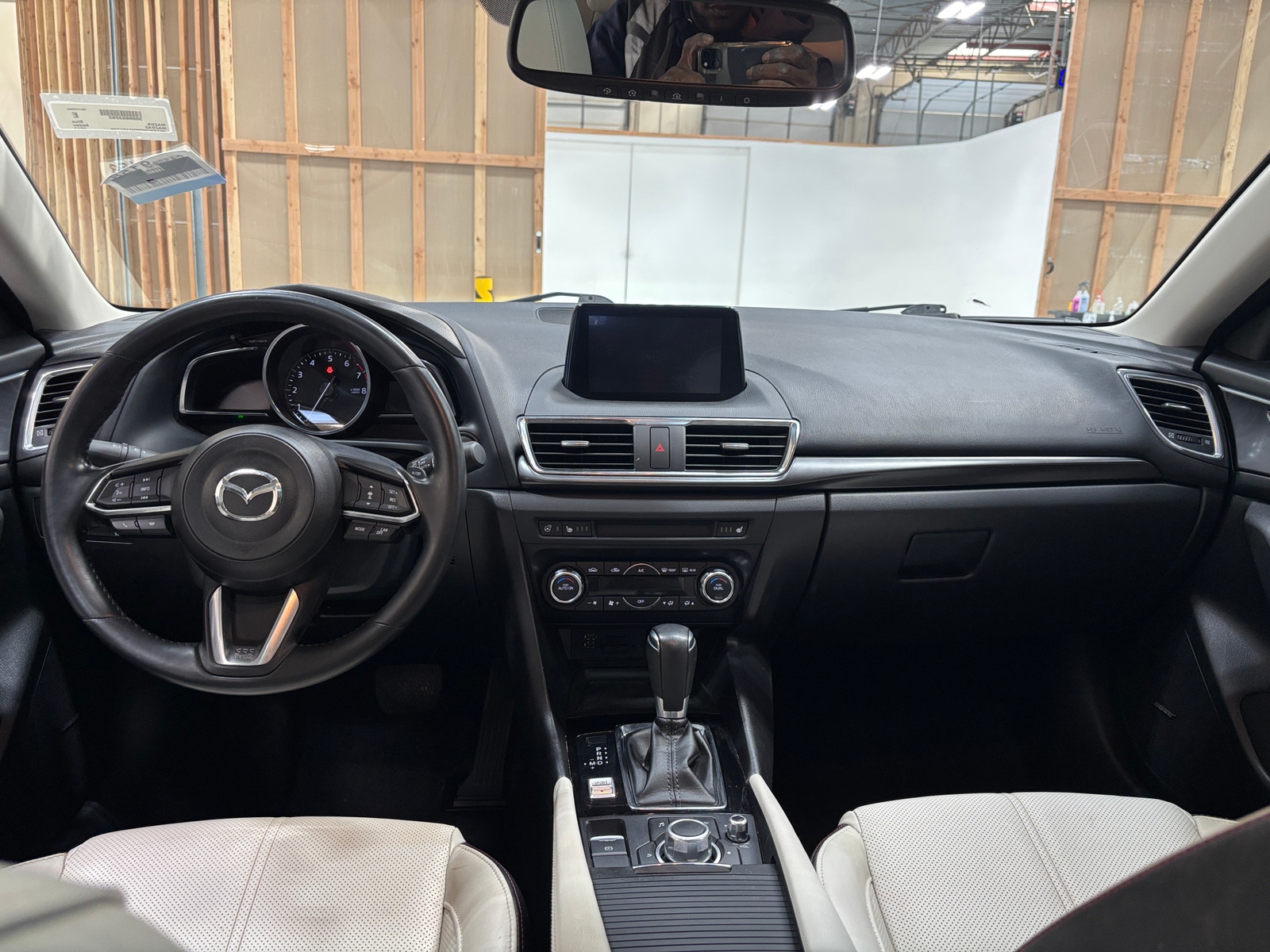 Thumbnail: 2017 Mazda Mazda3 - 2