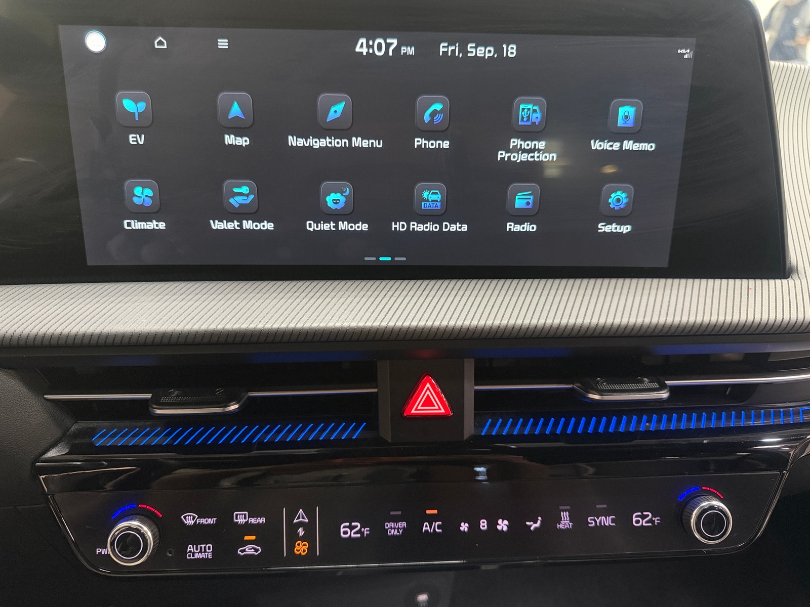 Thumbnail: 2022 Kia EV6 - 3