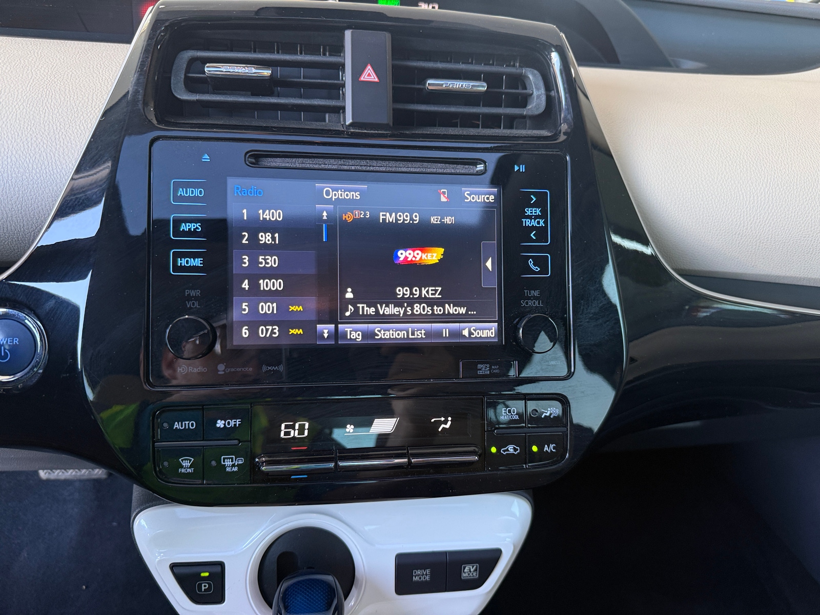 Thumbnail: 2016 Toyota Prius - 4