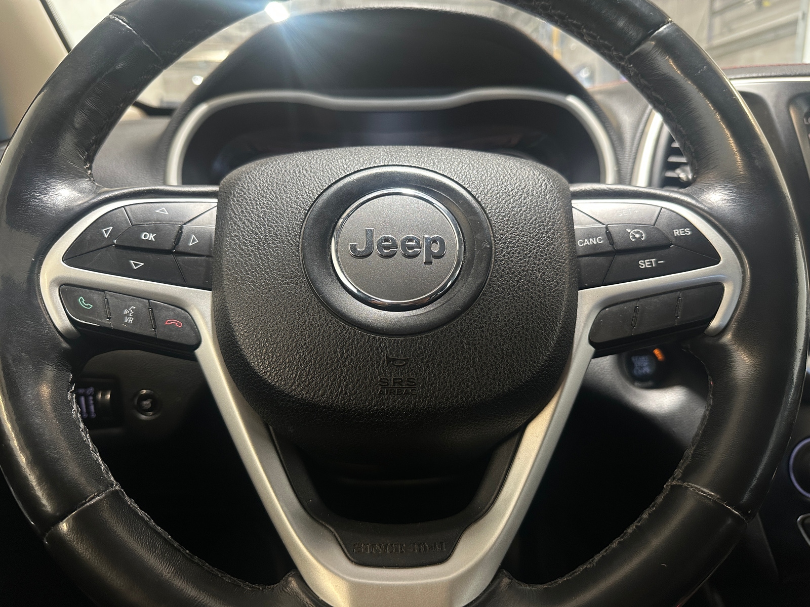 Thumbnail: 2016 Jeep Cherokee - 5