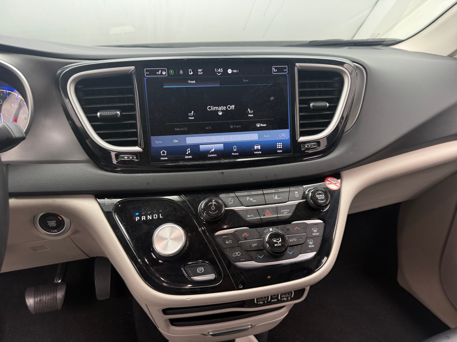 Thumbnail: 2024 Chrysler Pacifica - 3