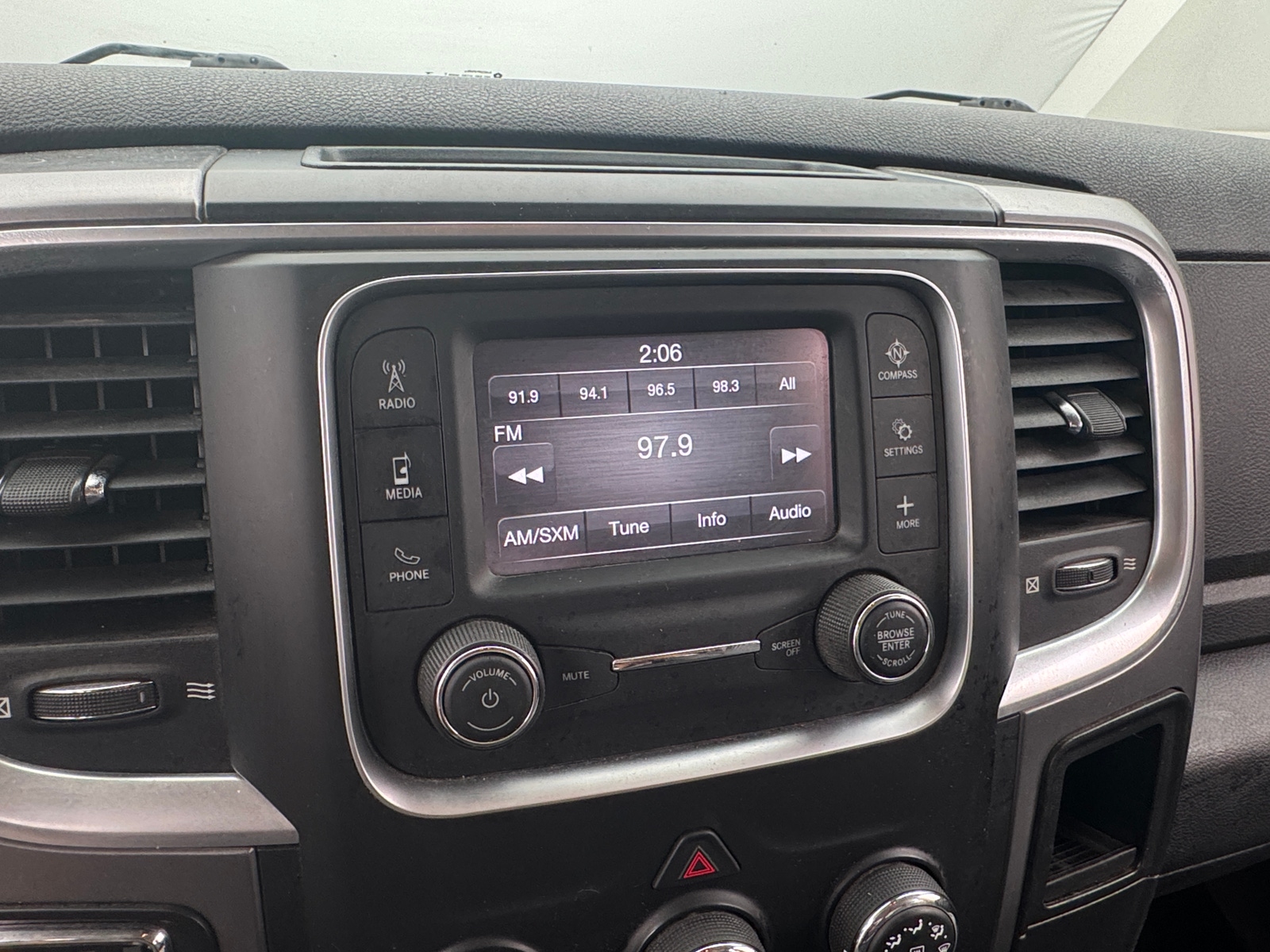 Thumbnail: 2021 RAM 1500 Classic - 4