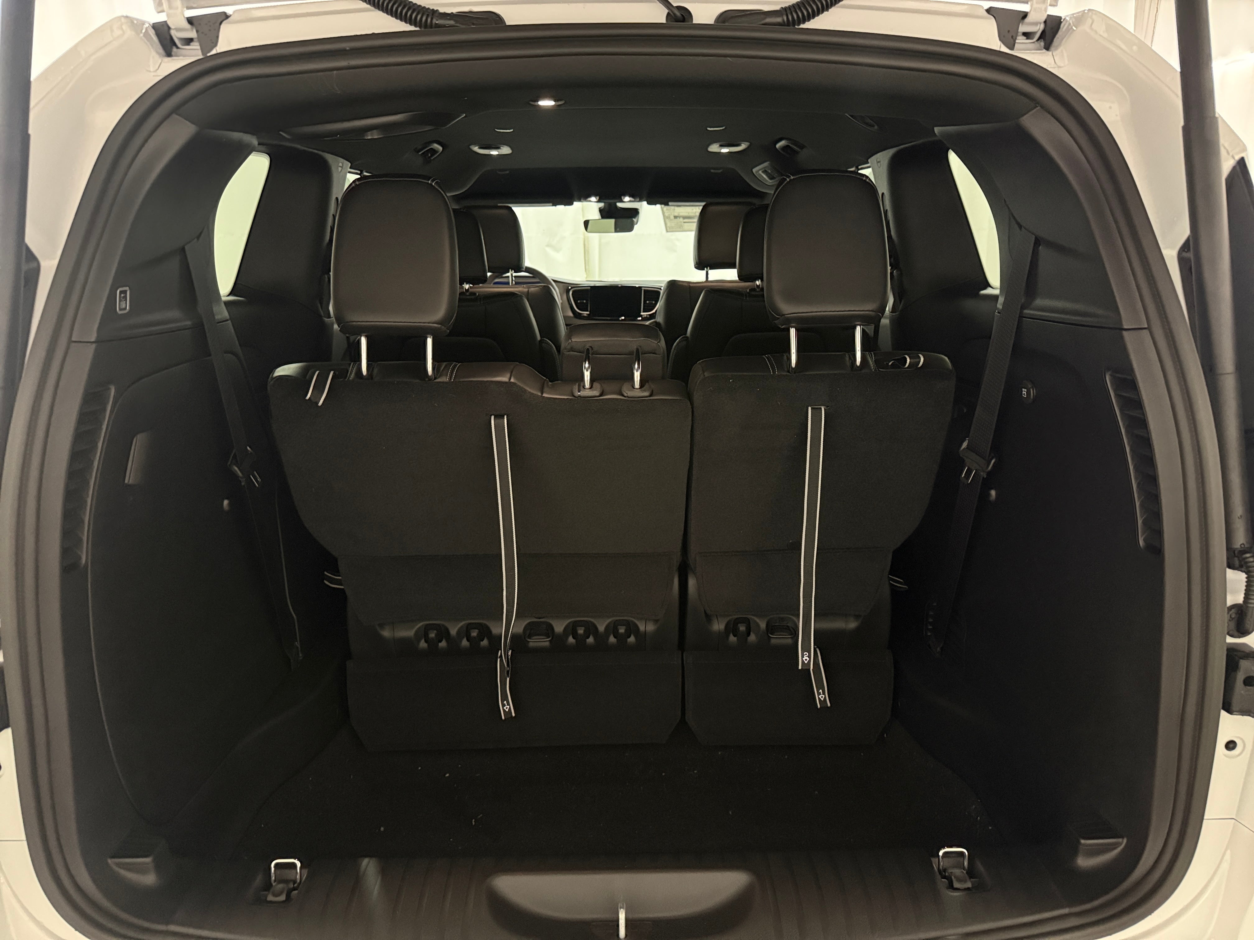 2027 Chrysler Voyager LX