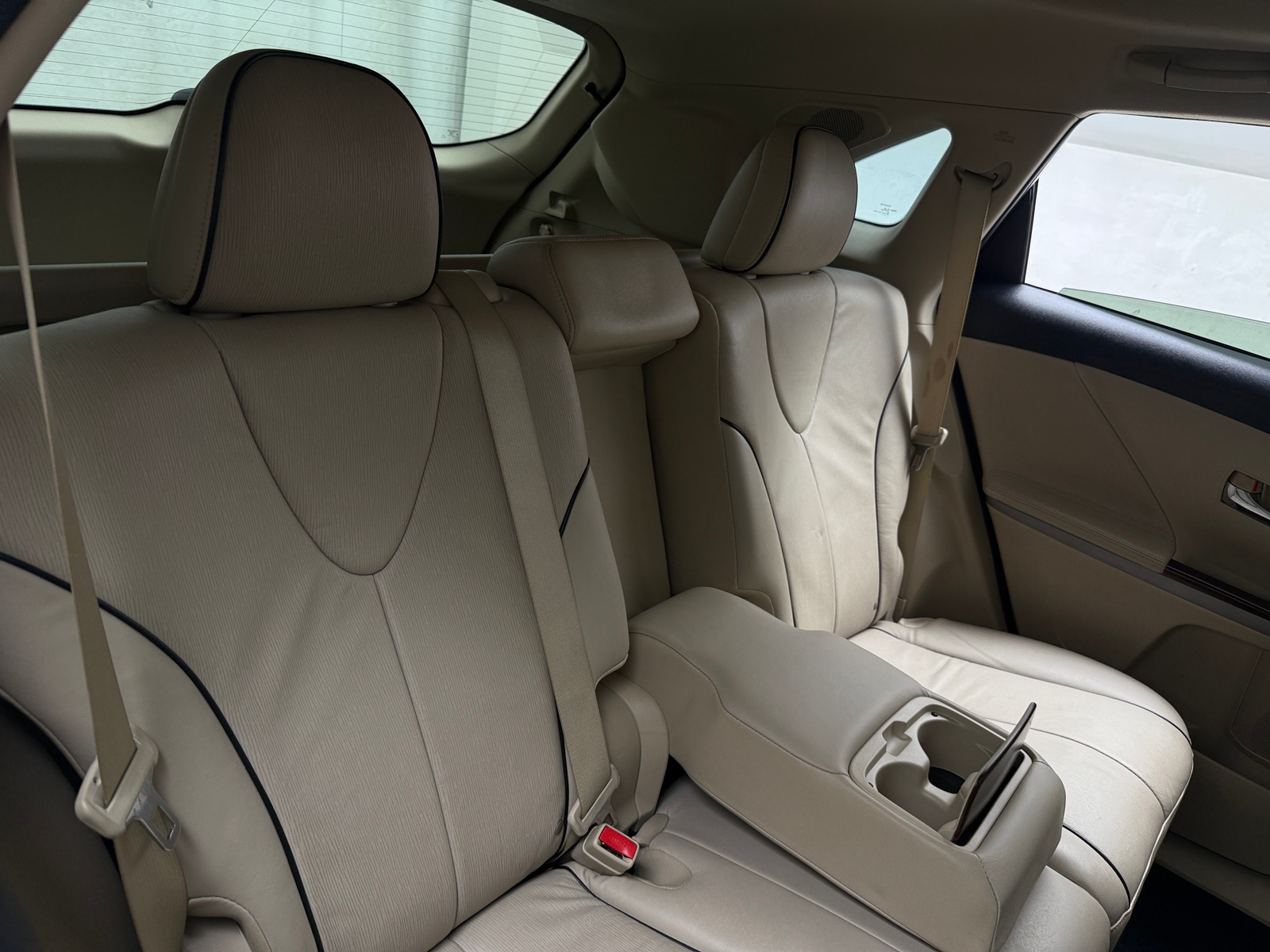 Thumbnail: 2010 Toyota Venza - 6