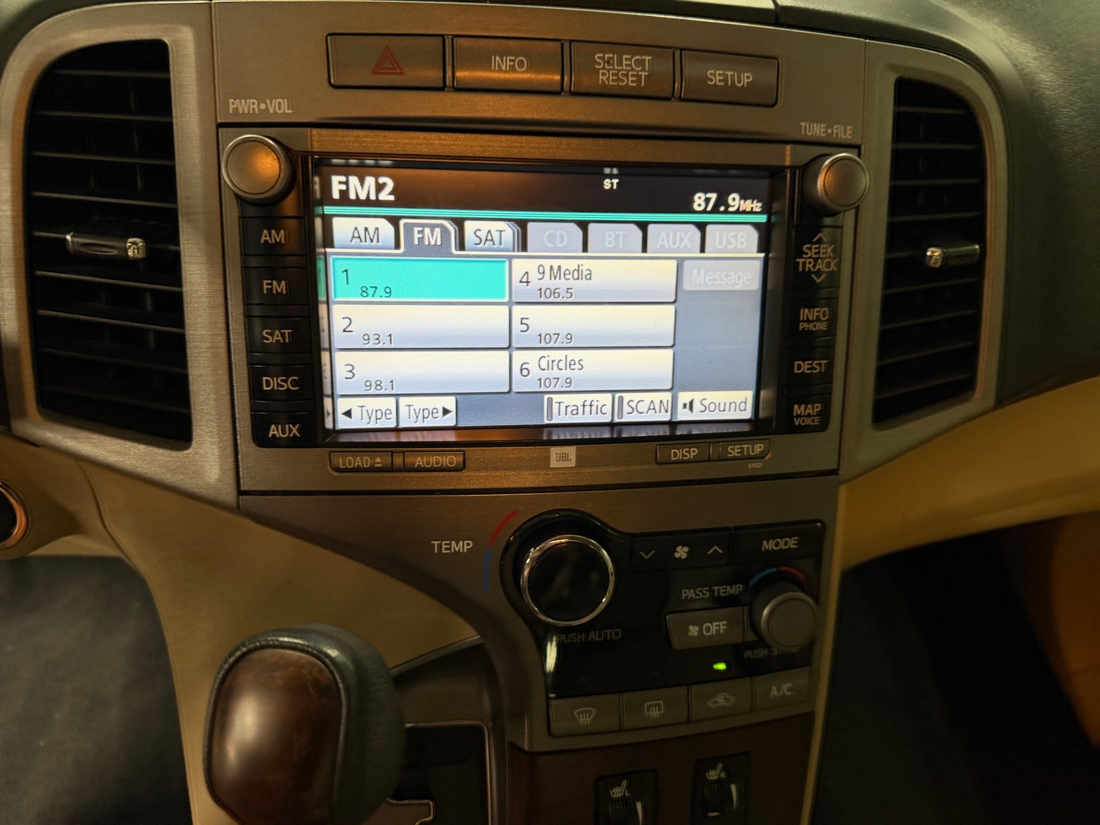 Thumbnail: 2010 Toyota Venza - 4