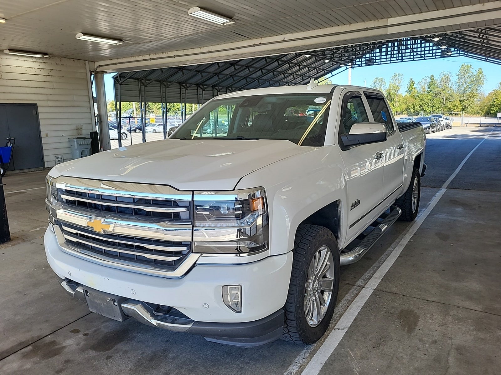 2017 Chevrolet Silverado 1500 4WD Crew Cab 143.5" High Country