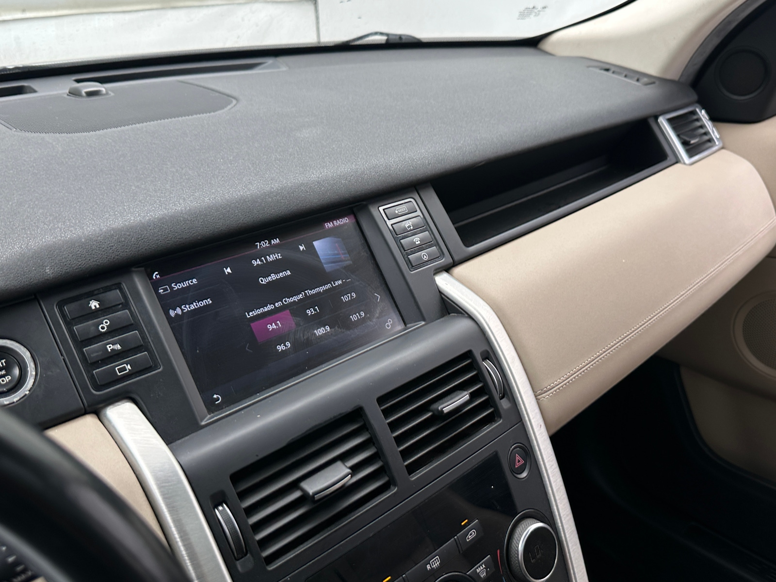 Thumbnail: 2018 Land Rover Discovery Sport - 3