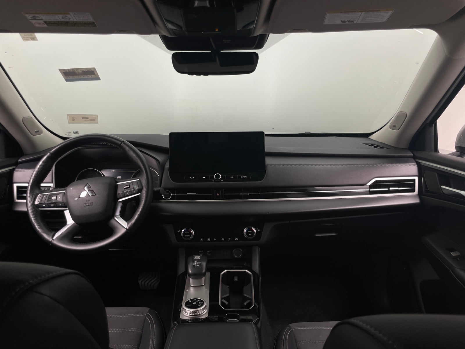 Thumbnail: 2025 Mitsubishi Outlander - 3