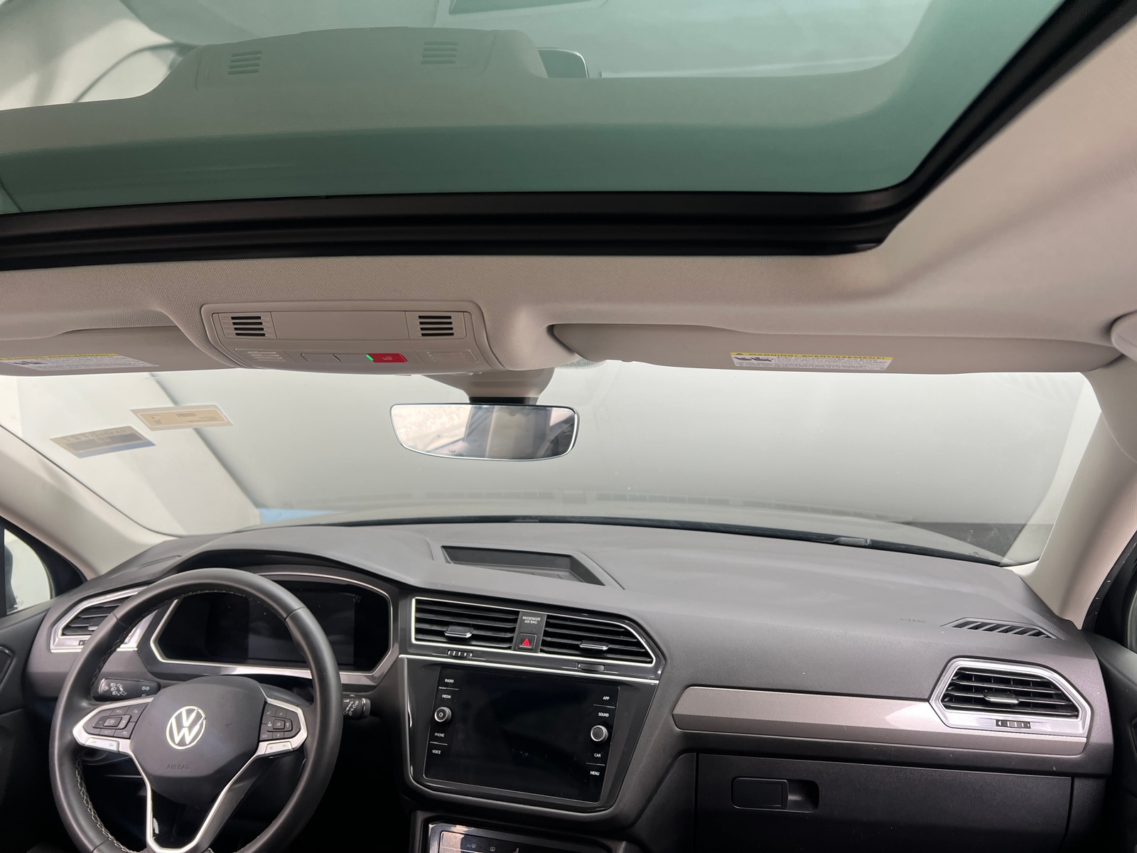 Thumbnail: 2022 Volkswagen Tiguan - 3