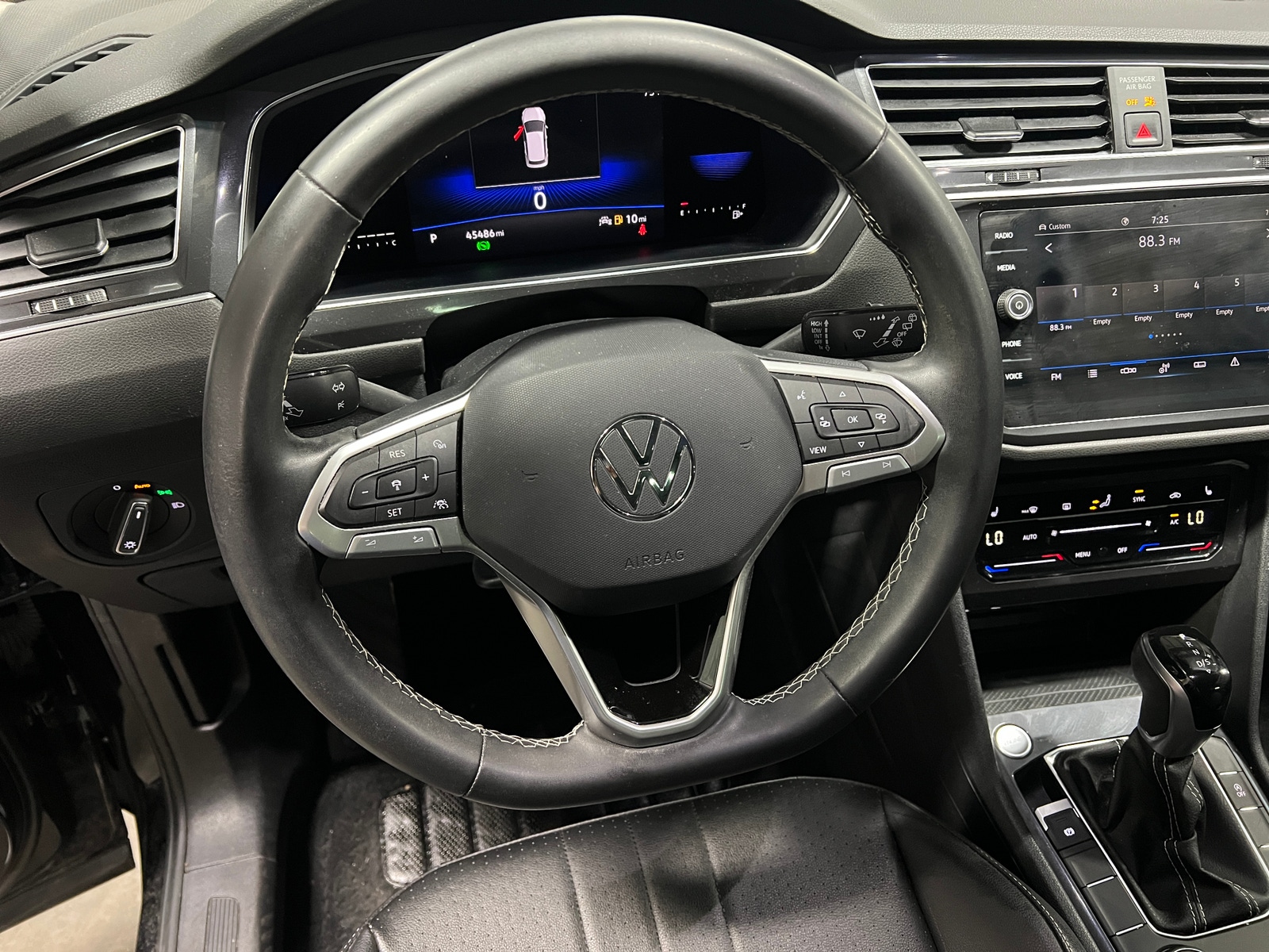 Thumbnail: 2022 Volkswagen Tiguan - 5