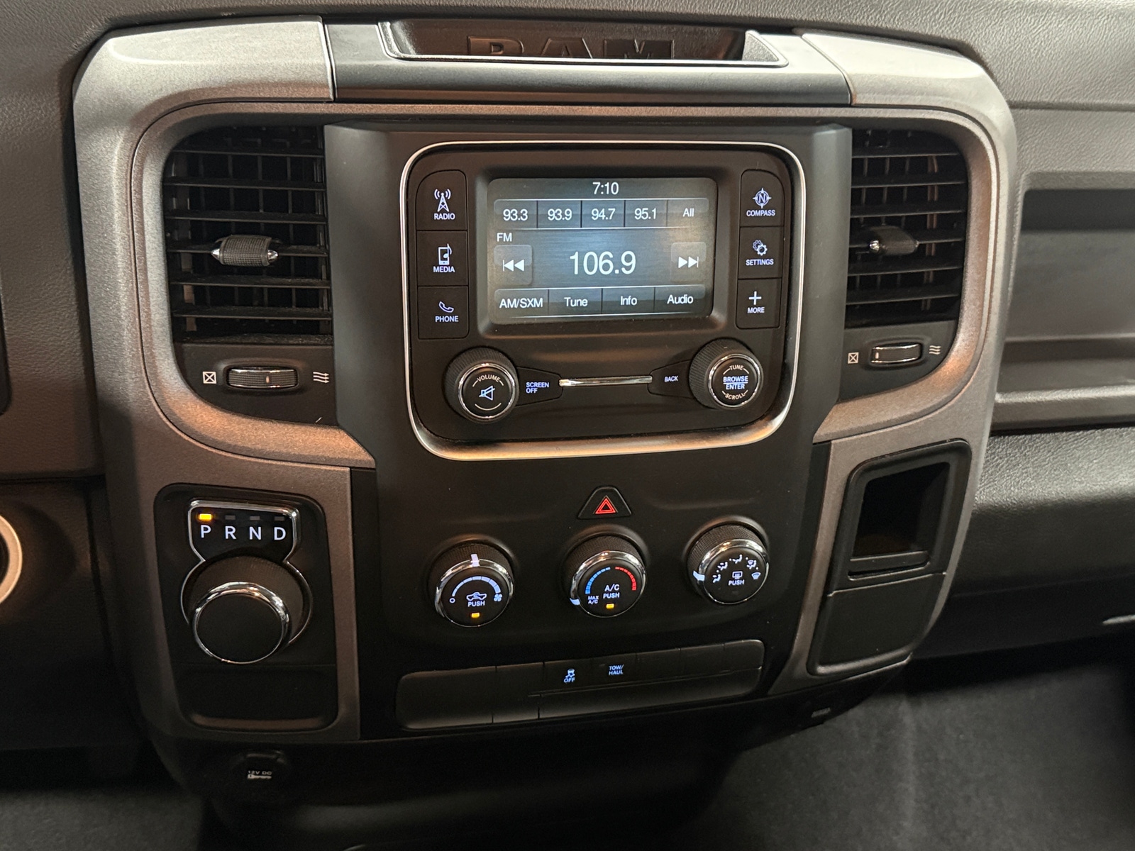 Thumbnail: 2020 RAM 1500 Classic - 4