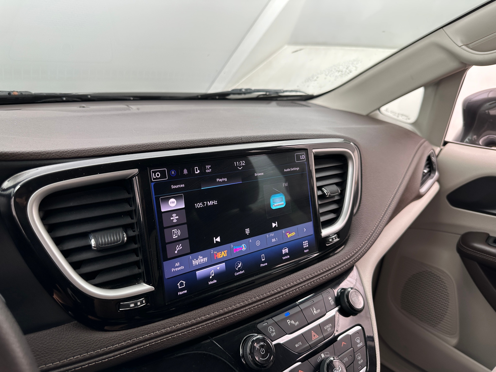 Thumbnail: 2021 Chrysler Pacifica - 4