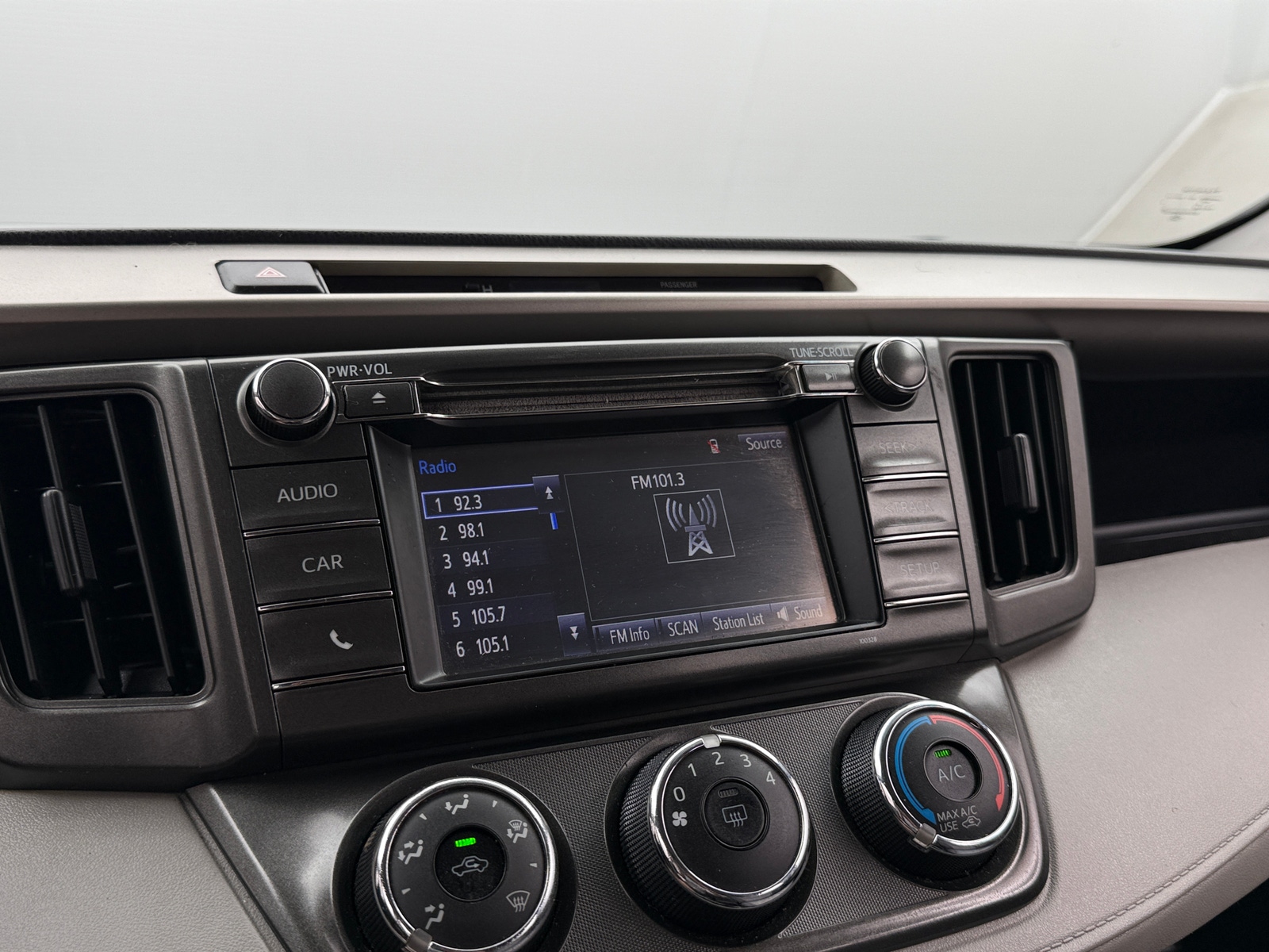 Thumbnail: 2014 Toyota RAV4 - 4