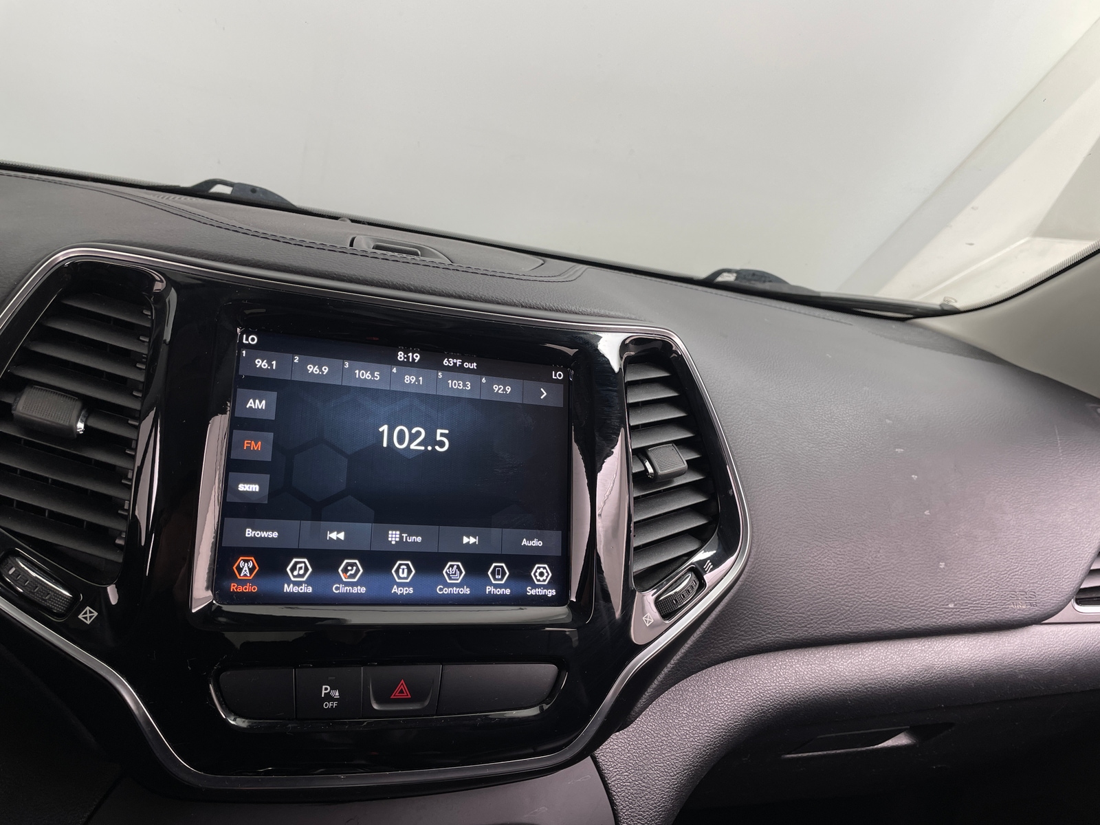 Thumbnail: 2019 Jeep Cherokee - 3