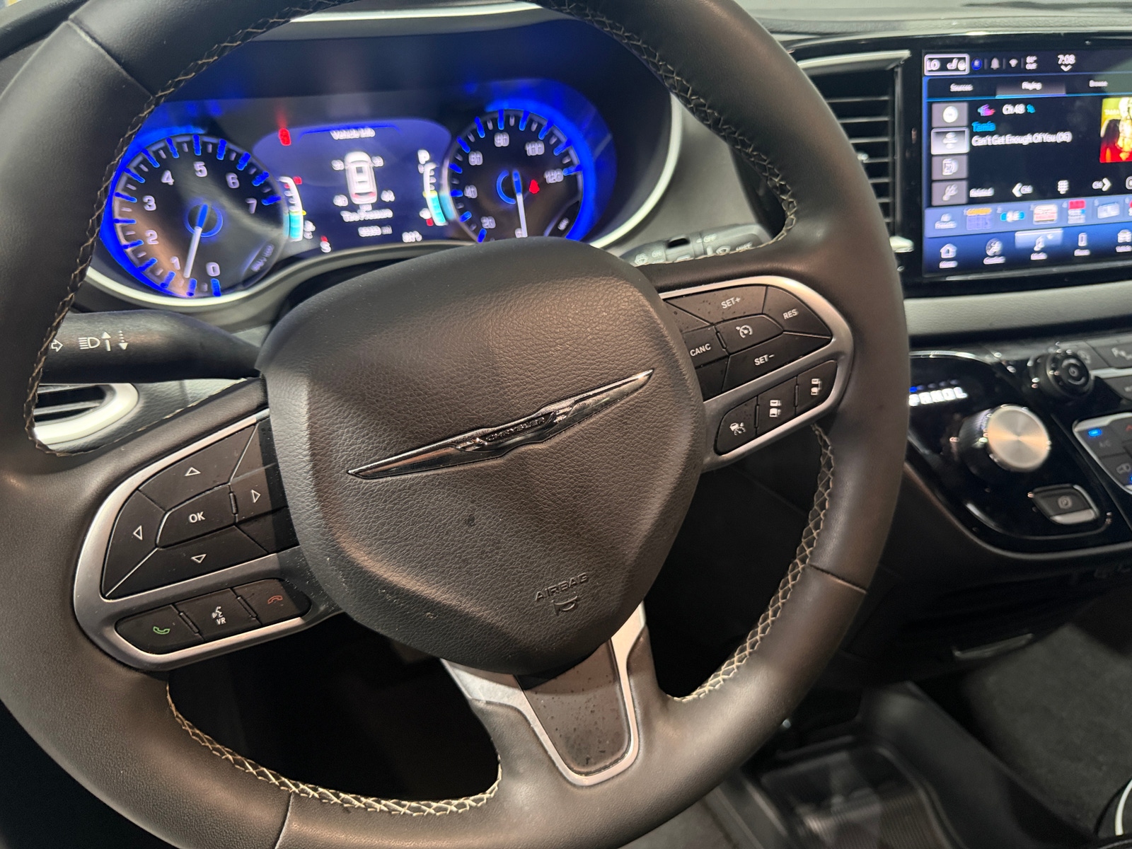 Thumbnail: 2025 Chrysler Pacifica - 4