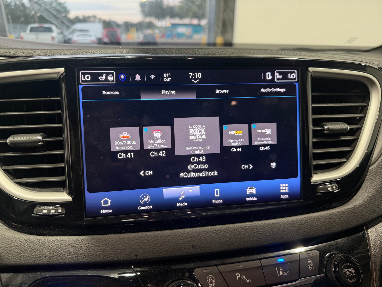 Thumbnail: 2025 Chrysler Pacifica - 3